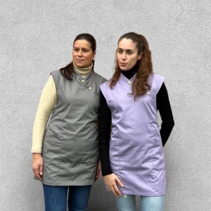 Bata Grace, elegante e sofisticada, ideal para profissionais da área de estética. Design moderno com conforto e estilo para o seu trabalho diário