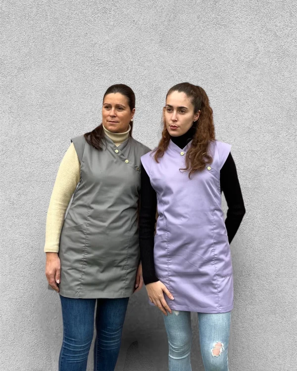 Bata Grace, elegante e sofisticada, ideal para profissionais da área de estética. Design moderno com conforto e estilo para o seu trabalho diário
