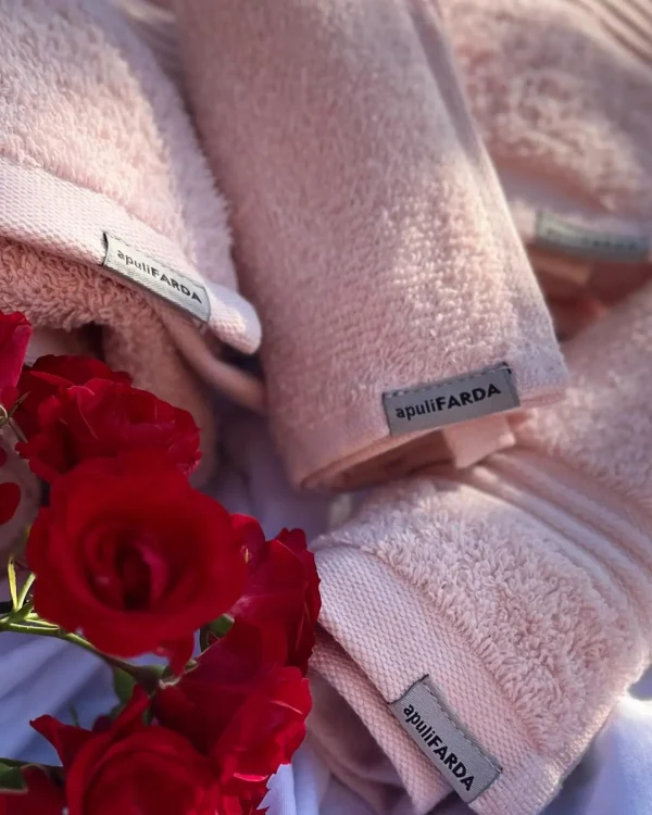 Toalhas profissionais de alta qualidade, perfeitas para estética, spa e salões de beleza. Suaves, absorventes e duráveis para o seu negócio.